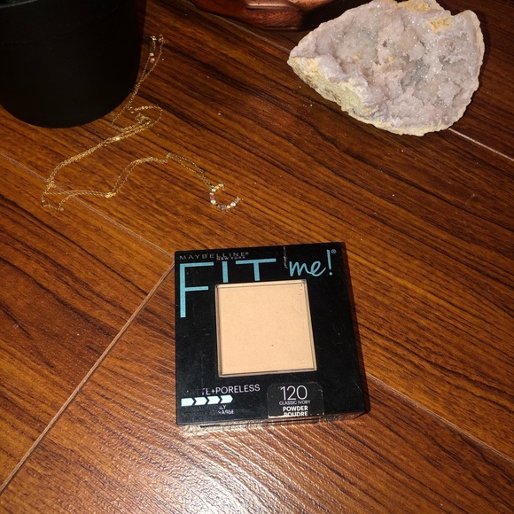 ✨ FREE ✨ MAYBELLINE FIT ME POWDER CLASSIC IVORY ✨